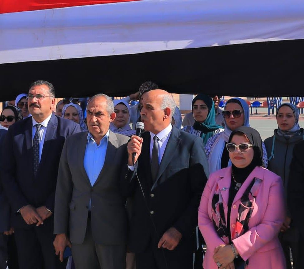 رئيس جامعة كفر الشيخ يشهد تحية العلم ويهنئ الطلاب بالعام الدراسي الجديد 2025/2026
