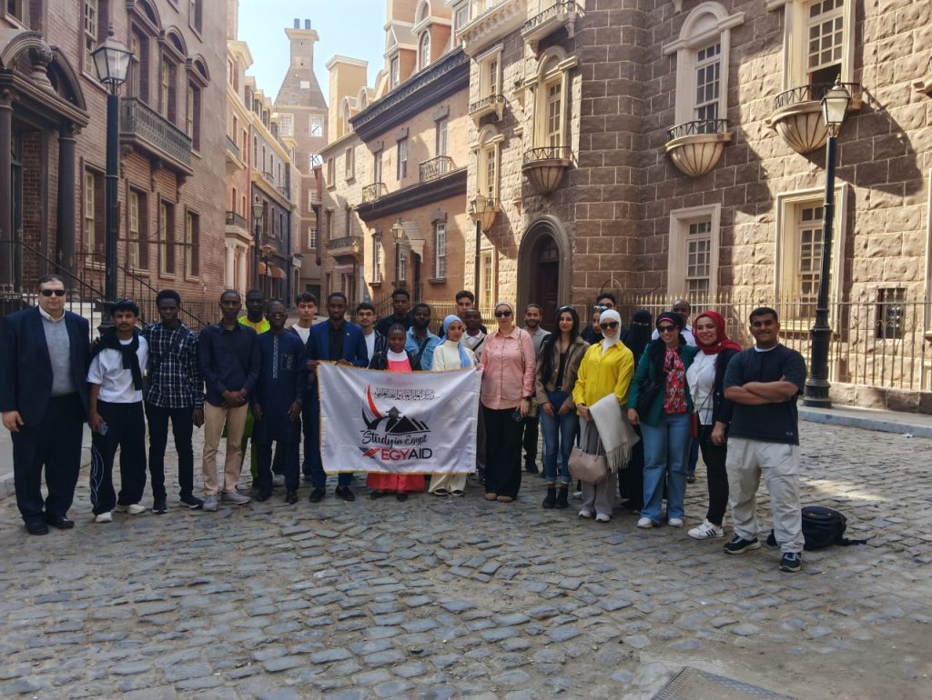 الطلاب الوافدون الدارسون في مصر يطّلعون على التجربة الإعلامية الرائدة خلال زيارتهم لمدينة الإنتاج الإعلامي