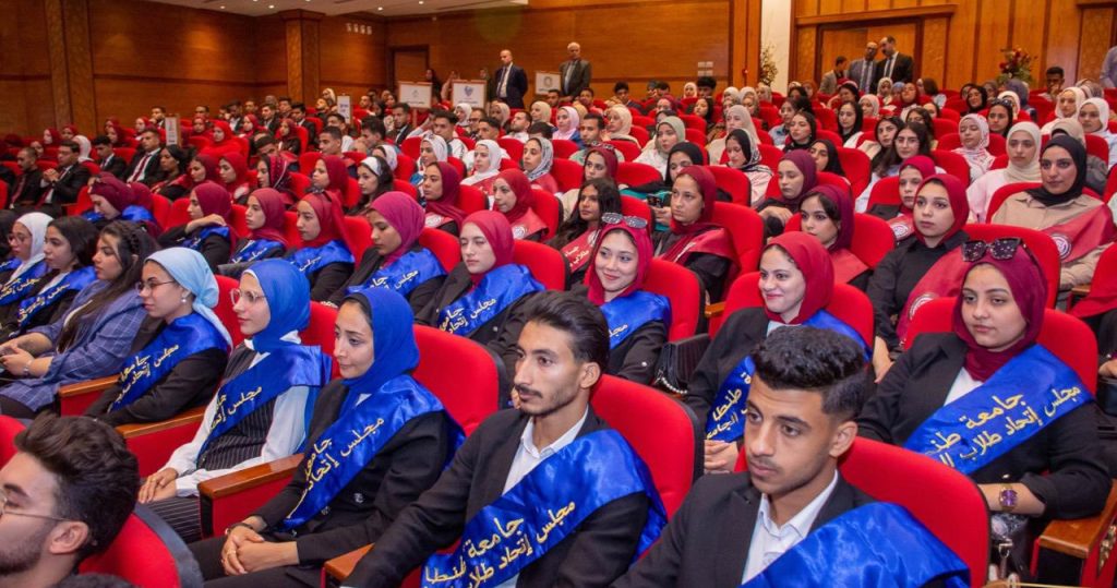 تفاعل وحضور قوي من الطلاب في ندوة “التحديات النفسية في الحياة الجامعية”