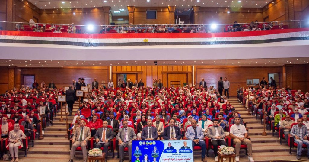 جامعة طنطا تعقد ندوة “التحديات النفسية في الحياة الجامعية” بحضور قيادات الجامعة وخبراء نفسيين وإعلاميين